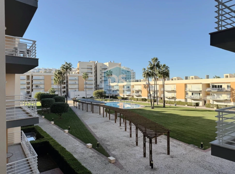 Apartamento T3 para Venda em Quarteira Foto 3