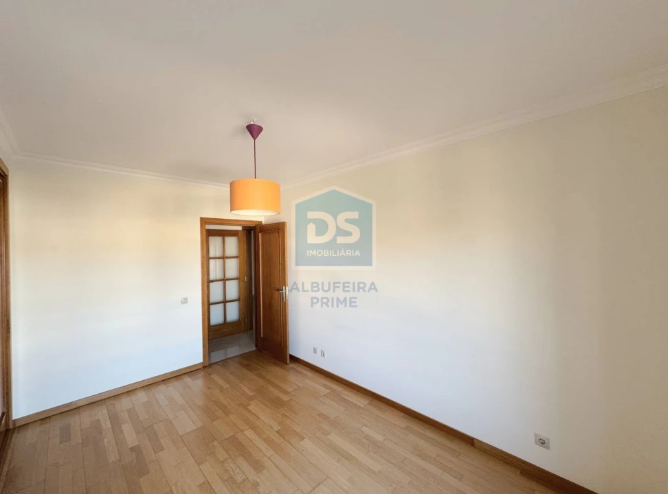 Apartamento T3 para Venda em Quarteira Foto 25