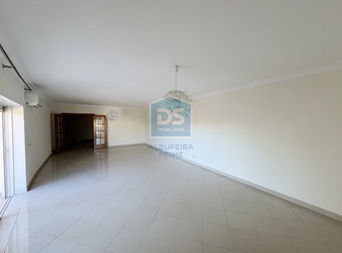 Apartamento T3 para Venda em Quarteira Foto 4