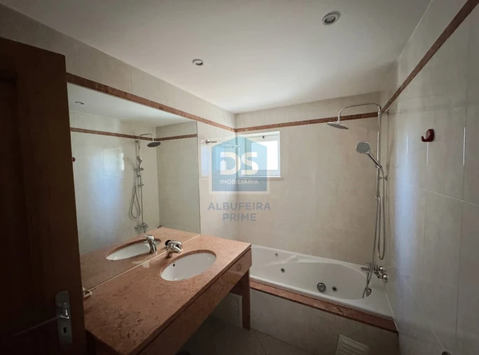 Apartamento T3 para Venda em Quarteira Foto 34