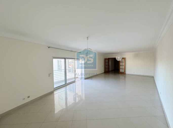 Apartamento T3 para Venda em Quarteira Foto 3