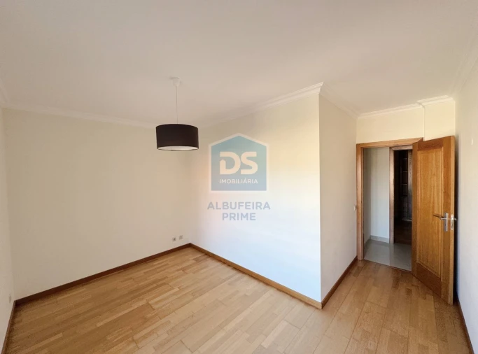 Apartamento T3 para Venda em Quarteira Foto 18