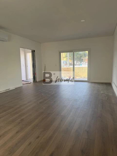 Moradia T4 para Venda em Charneca de Caparica e Sobreda