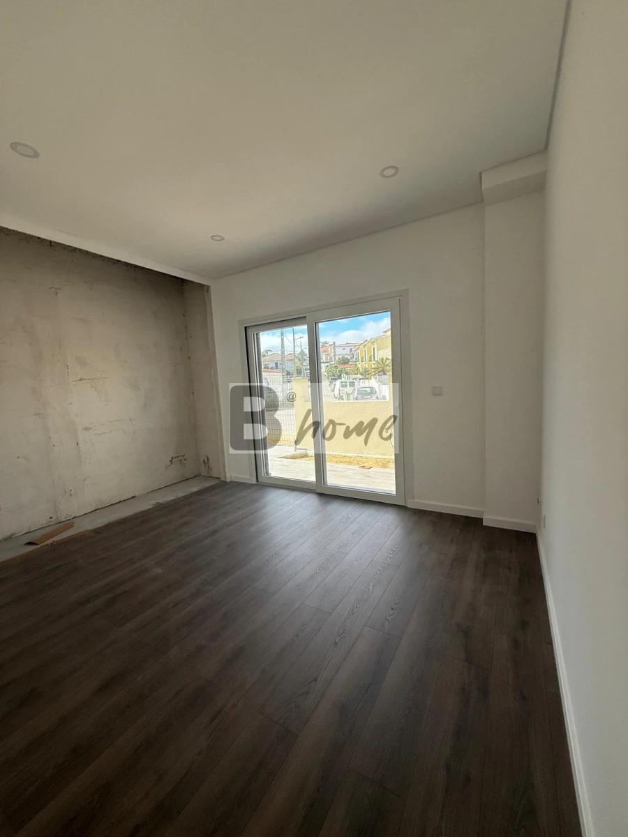 Moradia T4 para Venda em Charneca de Caparica e Sobreda Foto 10