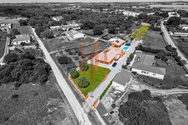 Moradia T4 para Venda em Almoster Foto 3