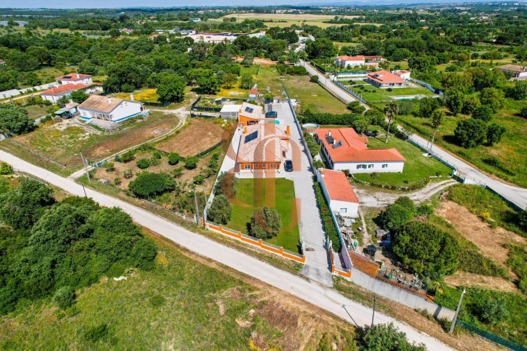 Moradia T4 para Venda em Almoster Foto 4