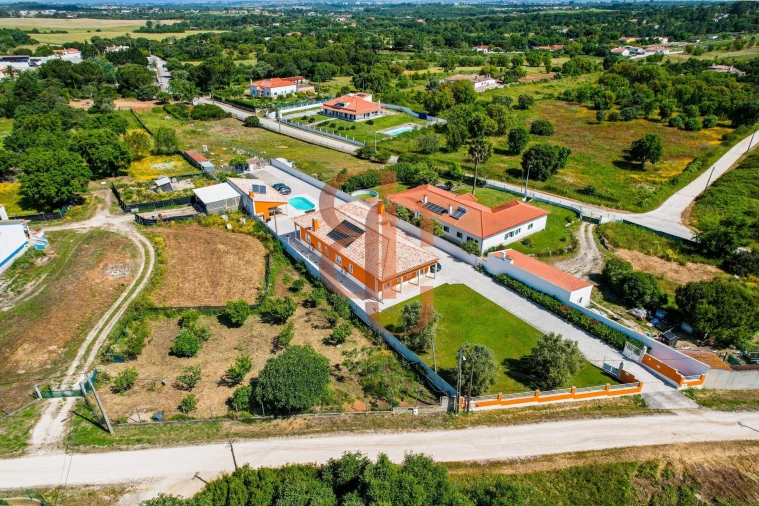 Moradia T4 para Venda em Almoster Foto 6