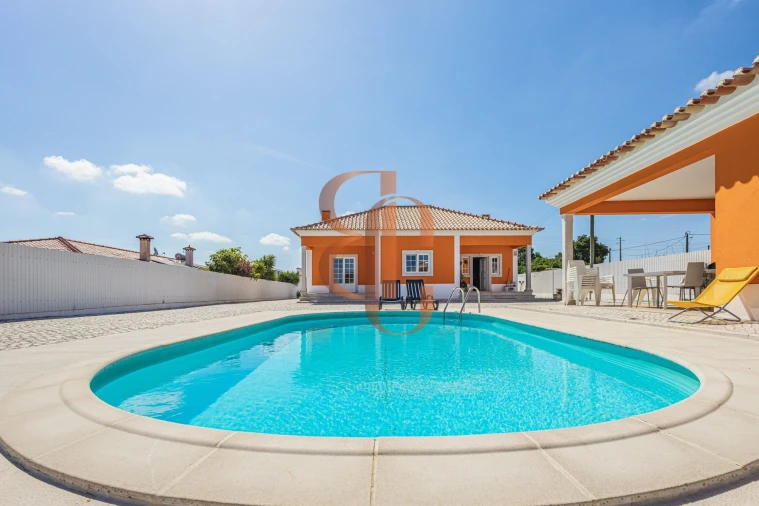 Moradia T4 para Venda em Almoster Foto 1