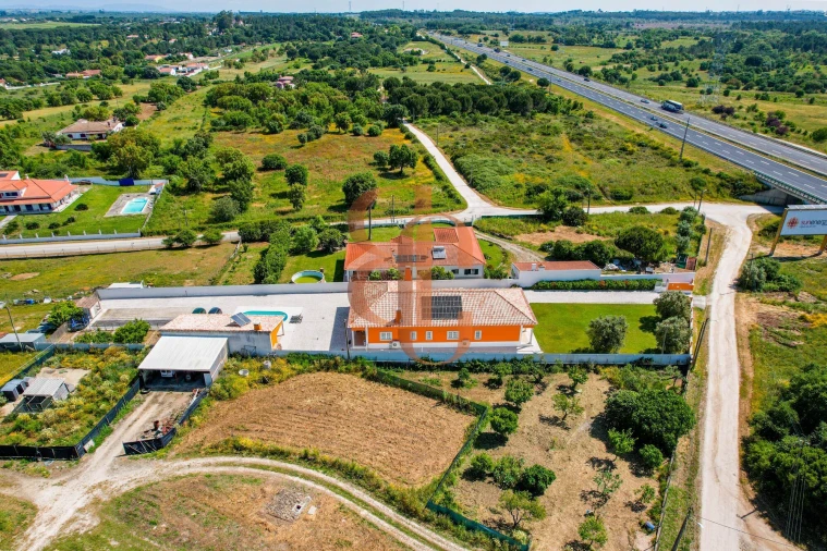 Moradia T4 para Venda em Almoster Foto 8