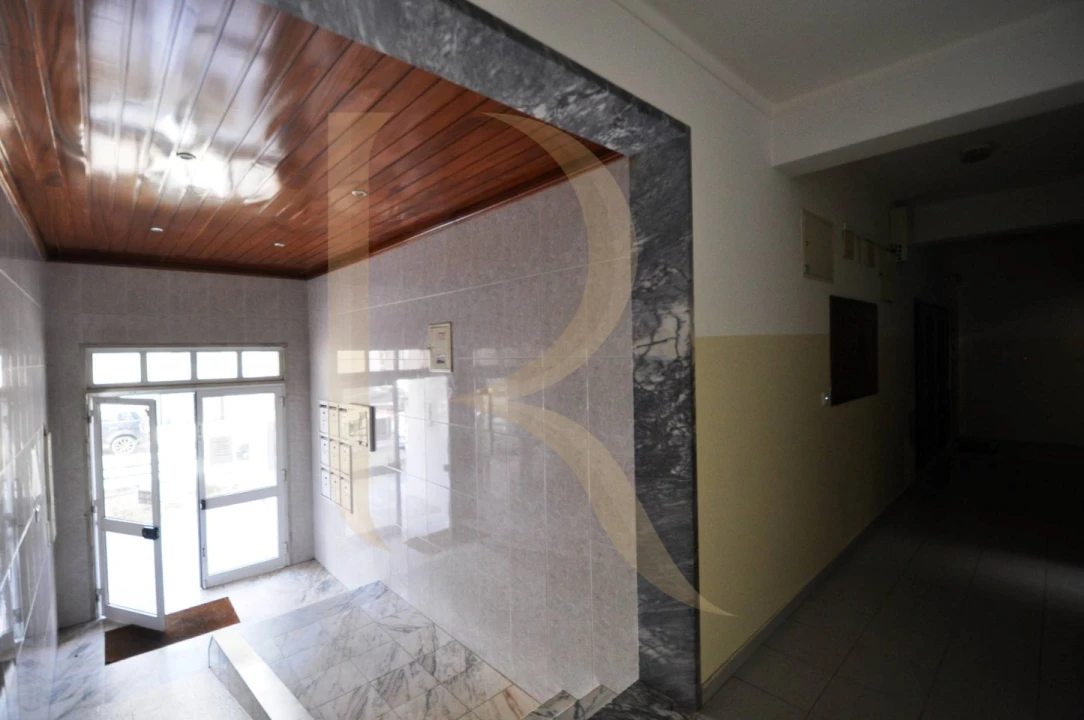 Apartamento T2 para Venda em Charneca de Caparica e Sobreda Foto 21