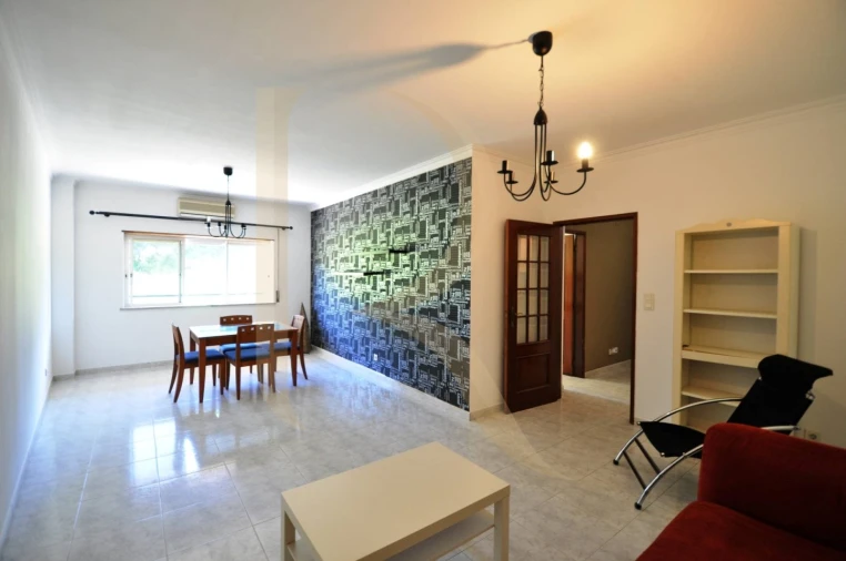 Apartamento T2 para Venda em Charneca de Caparica e Sobreda