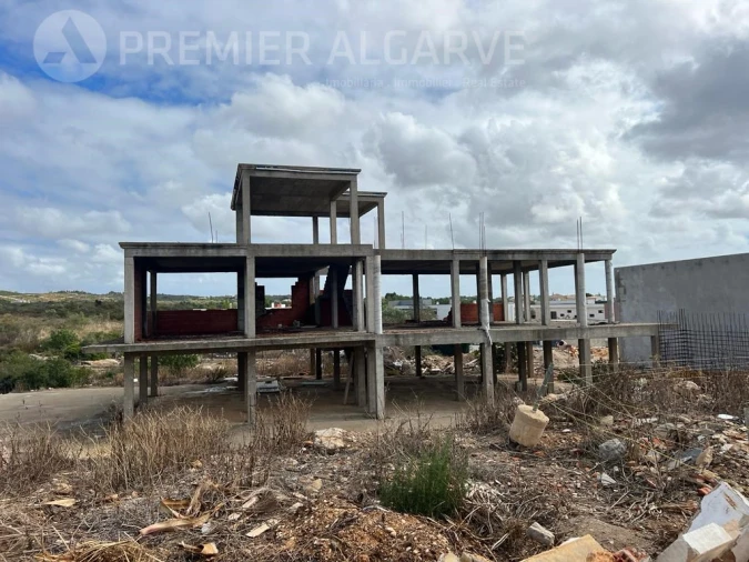 Moradia T4 para Venda em Quelfes Foto 17