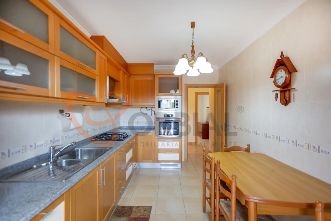 Moradia T4 para Venda em Ferreiras Foto 7