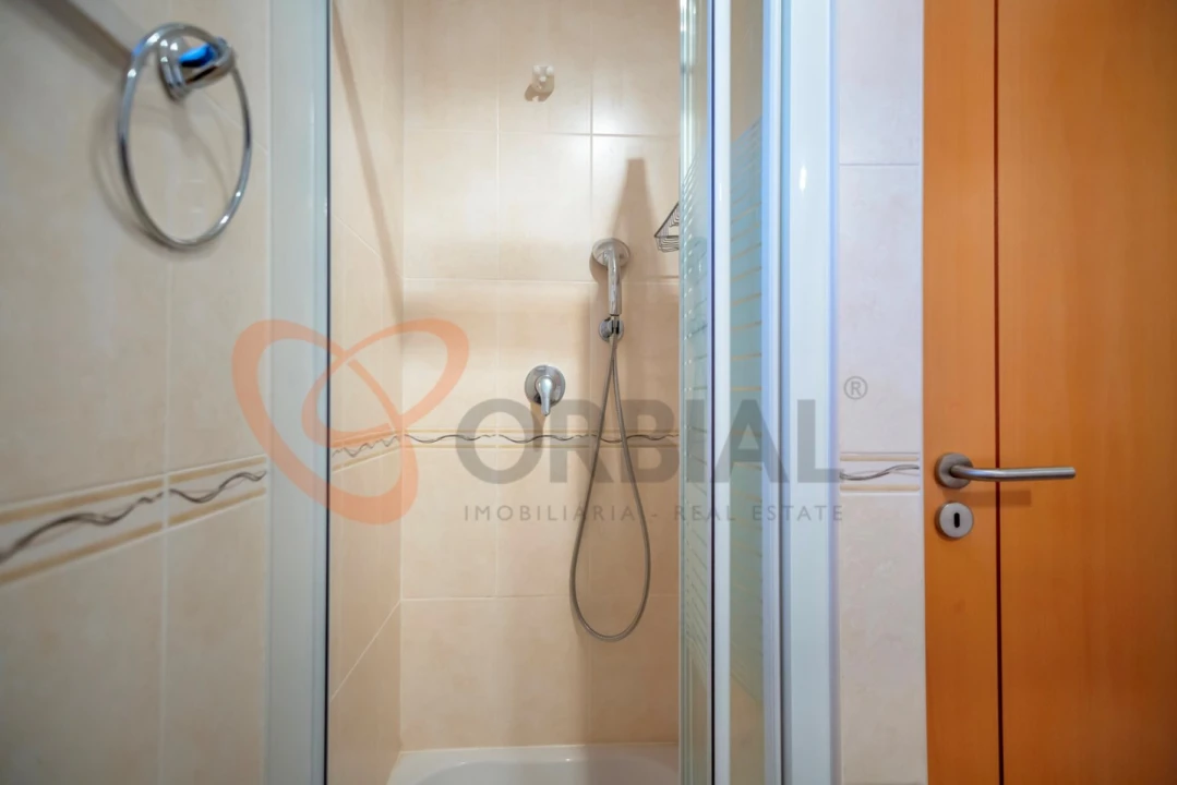 Moradia T4 para Venda em Ferreiras Foto 21