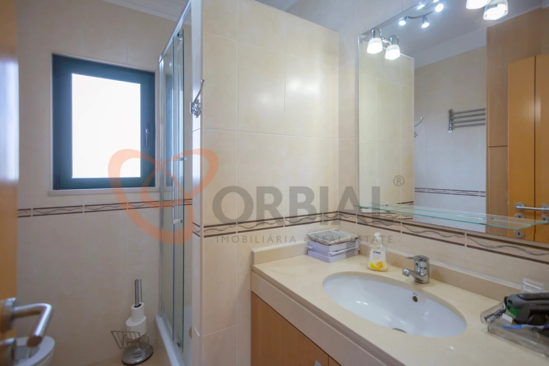 Moradia T4 para Venda em Ferreiras Foto 35