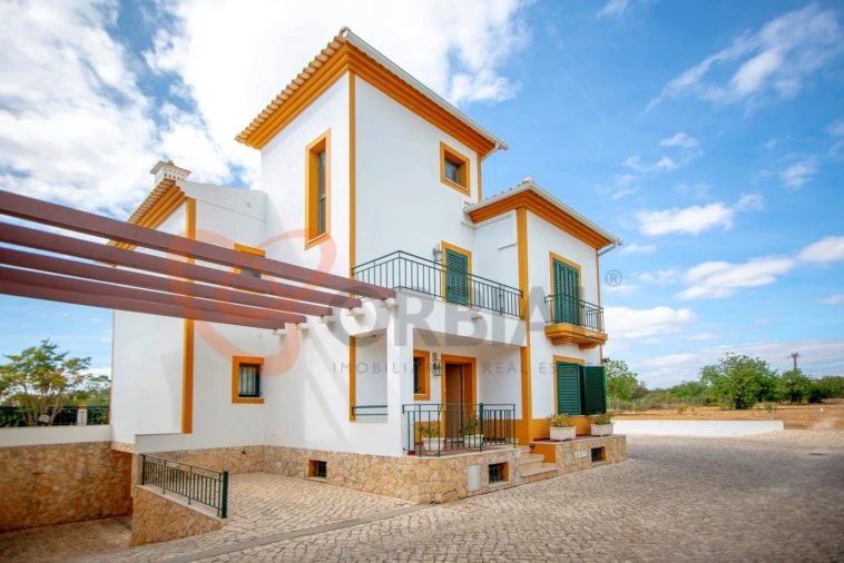 Moradia T4 para Venda em Ferreiras Foto 1