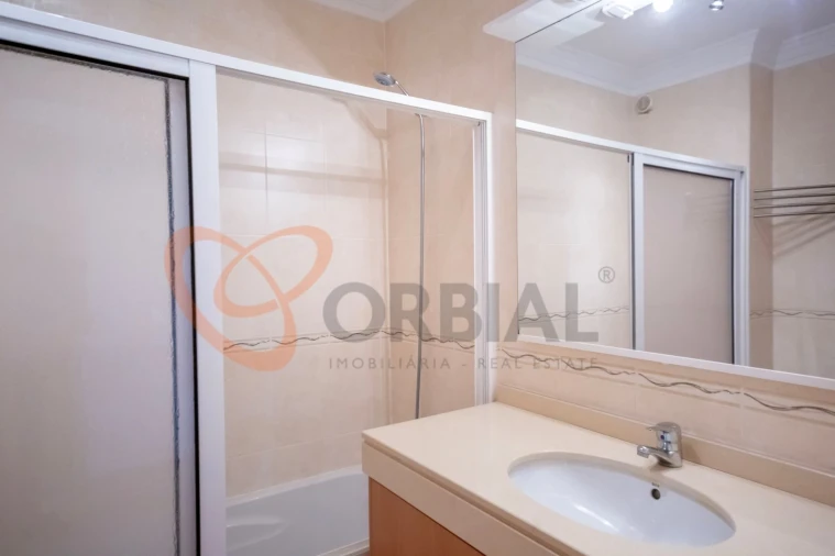 Moradia T4 para Venda em Ferreiras Foto 33