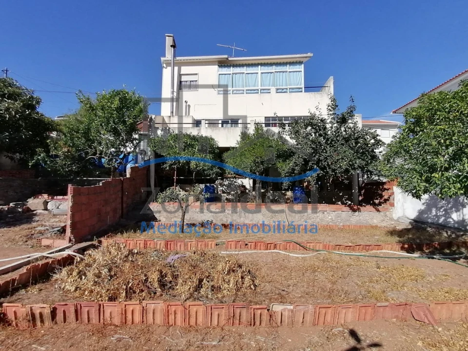 Moradia T4 para Venda em Alenquer (Santo Estêvão e Triana) Foto 1