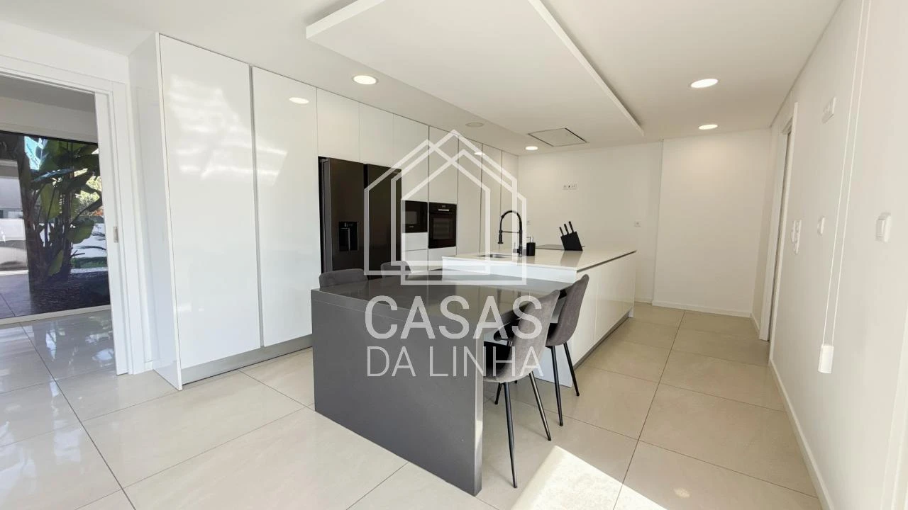 Moradia T6 para Venda em Corroios Foto 12