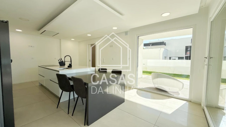 Moradia T6 para Arrendamento em Corroios Foto 10