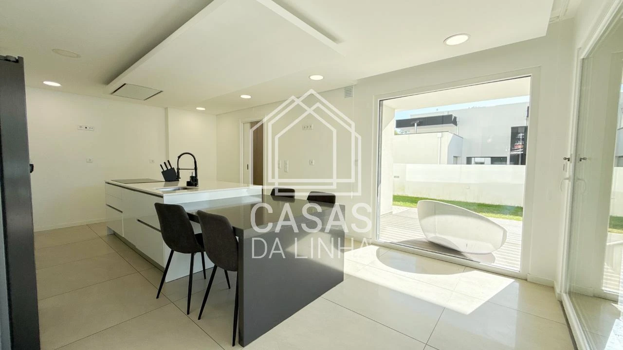 Moradia T6 para Arrendamento em Corroios Foto 10