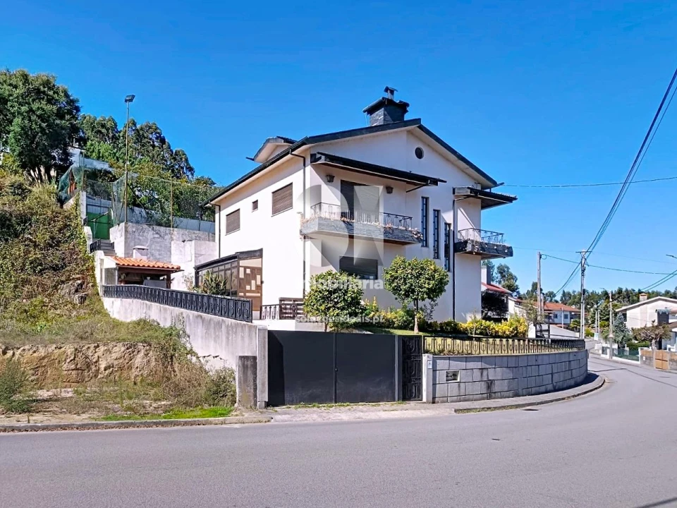 Moradia T3 para Venda em Rebordosa Foto 1