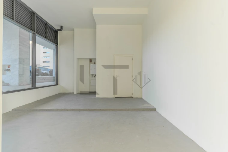 Loja para Arrendamento em Lumiar Foto 4