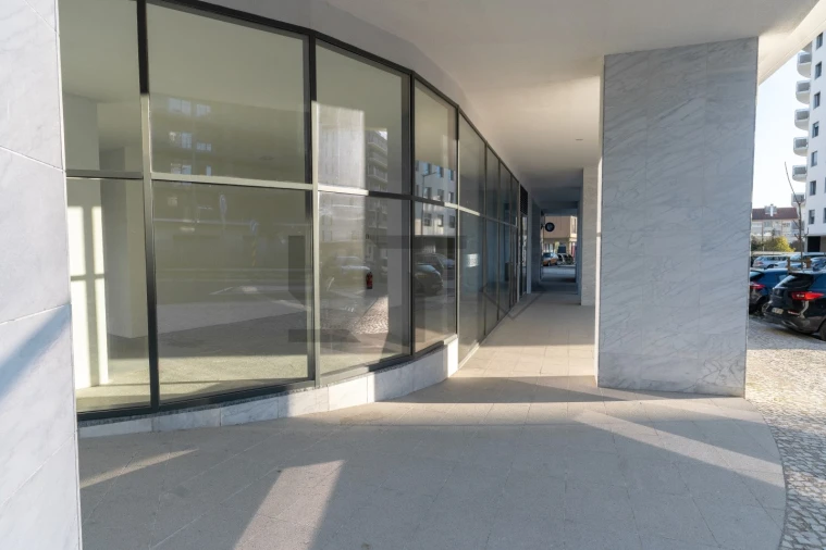 Loja para Arrendamento em Lumiar Foto 13