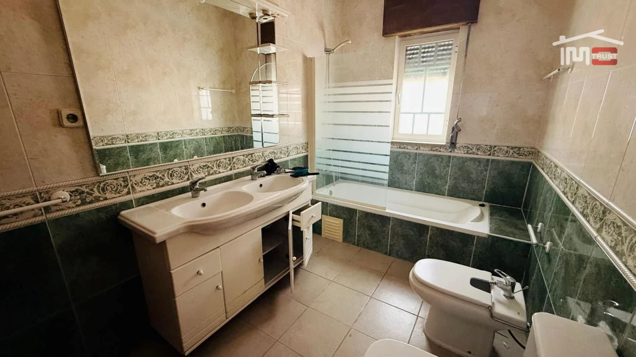 Moradia T8 para Venda em Povoa da Isenta Foto 8