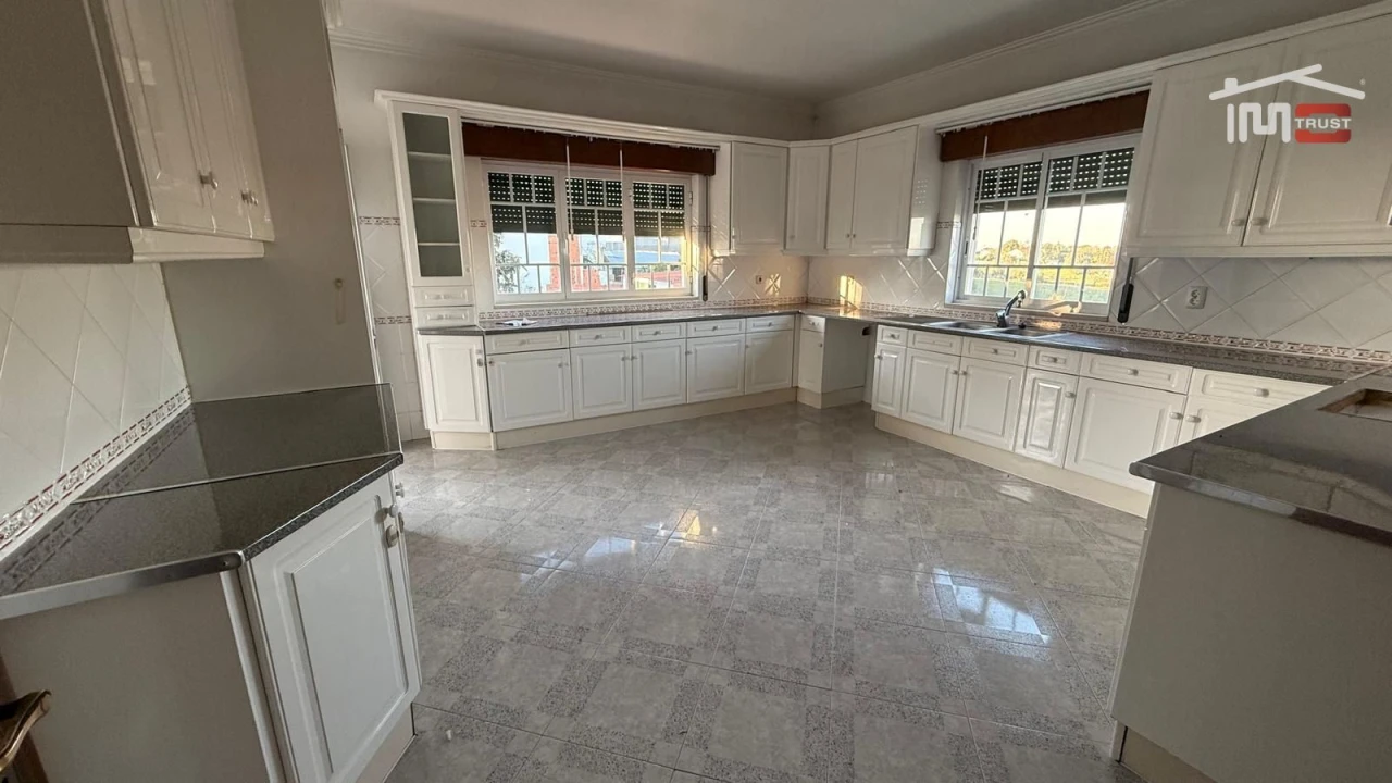 Moradia T8 para Venda em Povoa da Isenta Foto 4