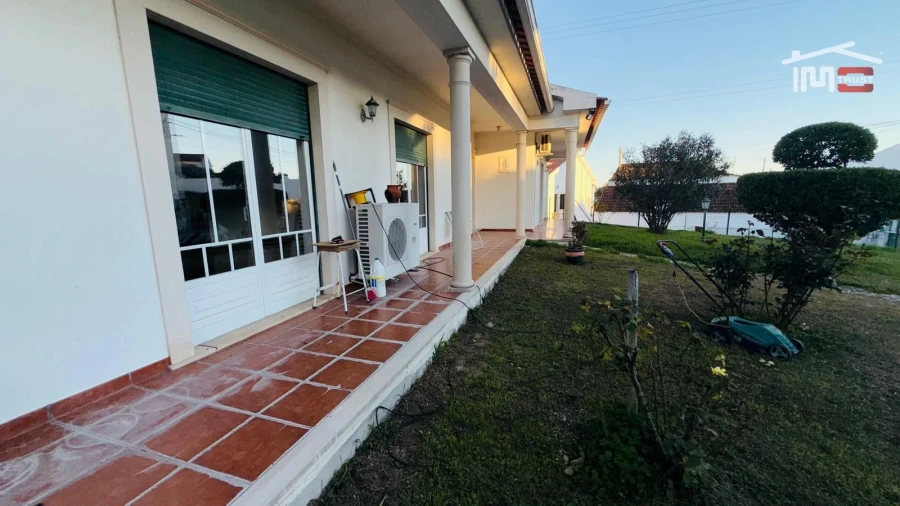 Moradia T8 para Venda em Povoa da Isenta Foto 3