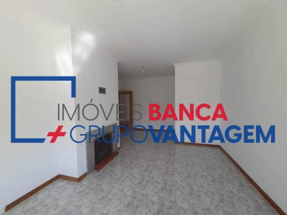 Apartamento T2 para Venda em Arcozelo Foto 3