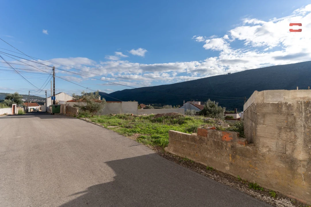 Terreno P/ Prédio para Venda em Mira de Aire Foto 4
