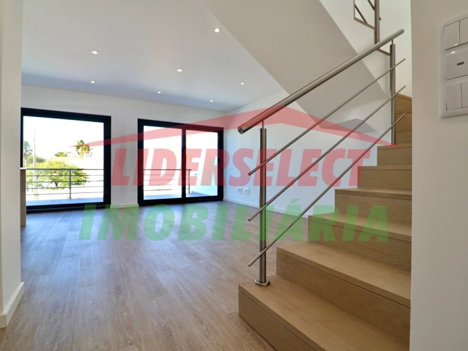 Moradia T3 para Venda em Silveira Foto 2