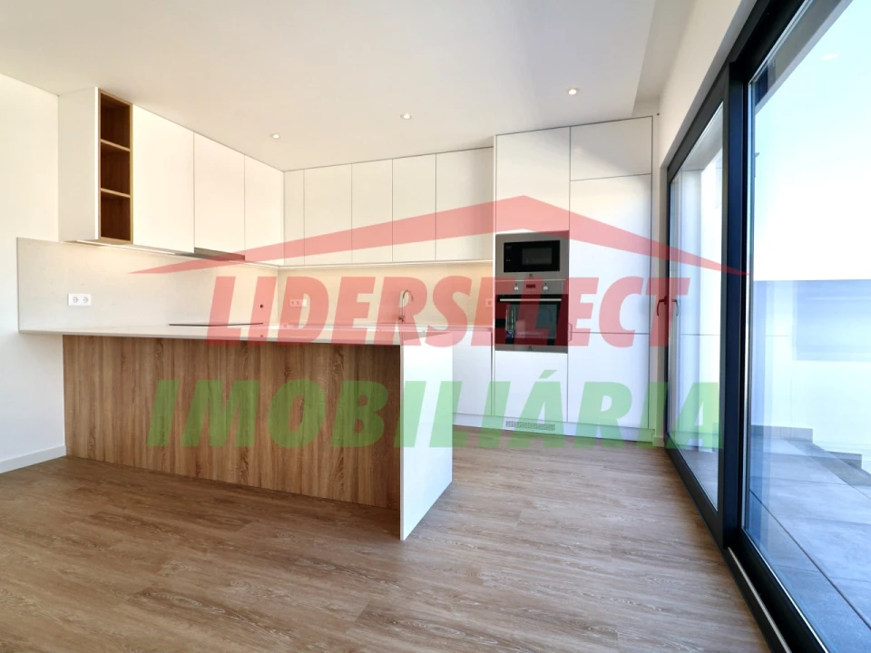 Moradia T3 para Venda em Silveira Foto 5