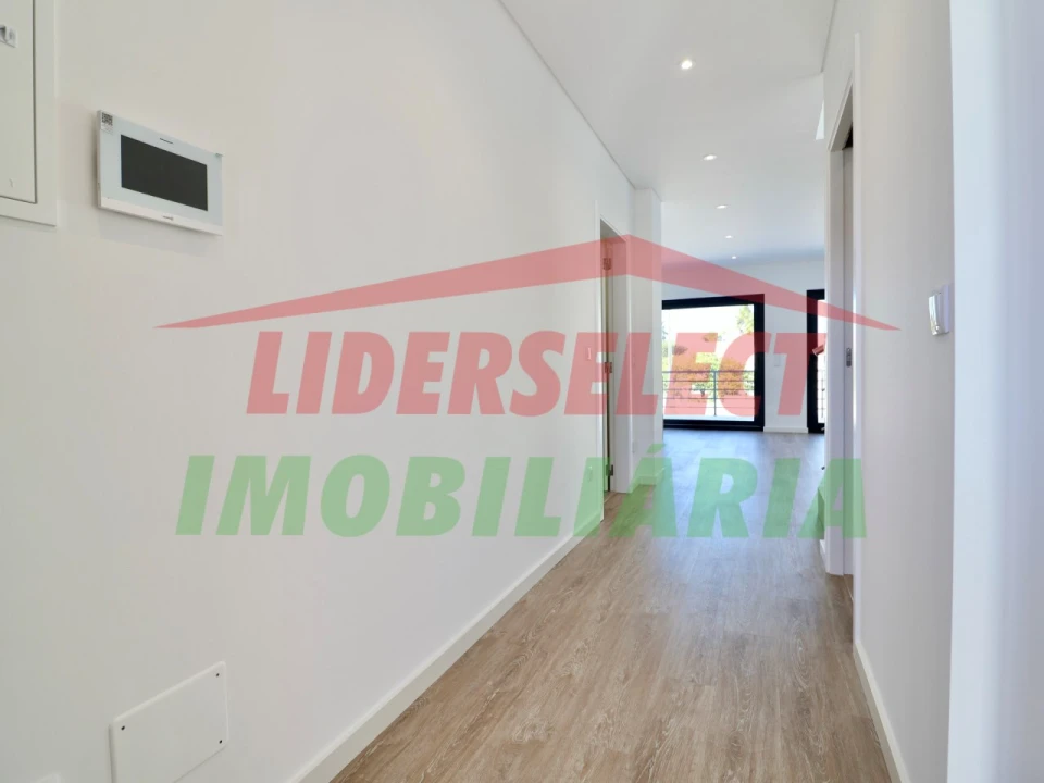 Moradia T3 para Venda em Silveira Foto 7