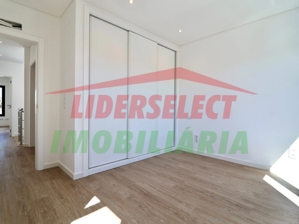 Moradia T3 para Venda em Silveira Foto 20