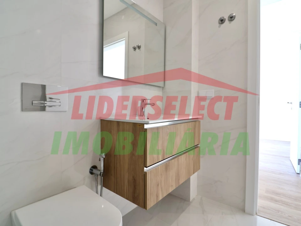 Moradia T3 para Venda em Silveira Foto 23