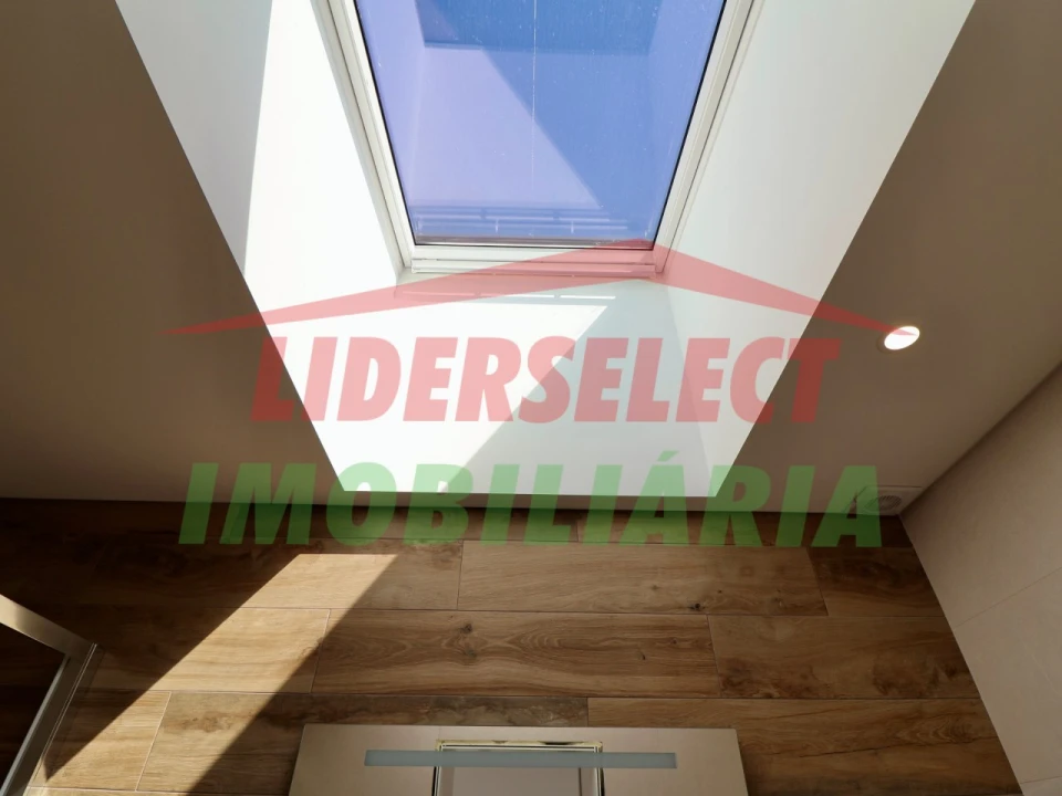 Moradia T3 para Venda em Silveira Foto 28