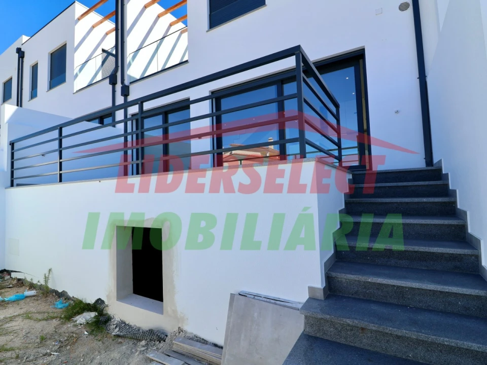 Moradia T3 para Venda em Silveira Foto 32