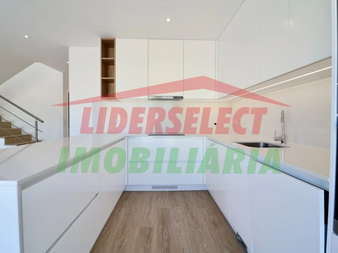 Moradia T3 para Venda em Silveira Foto 6