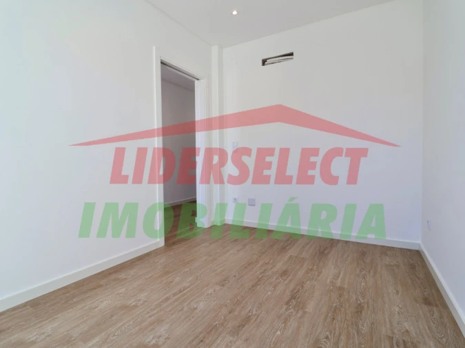 Moradia T3 para Venda em Silveira Foto 10