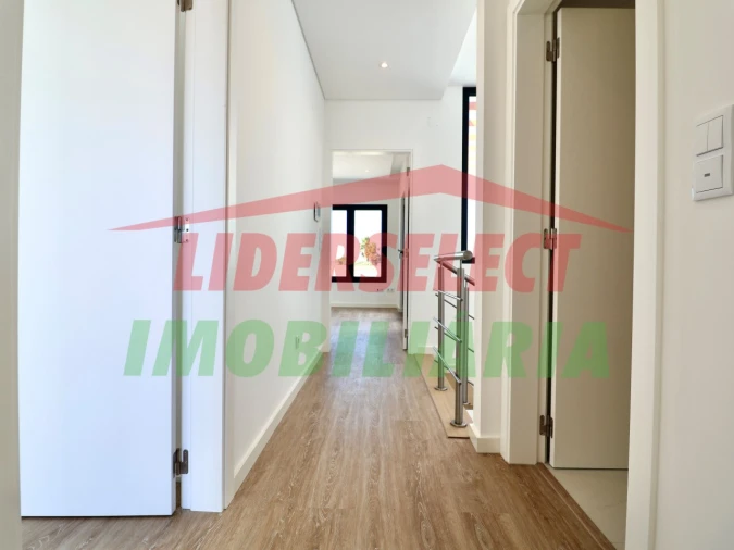 Moradia T3 para Venda em Silveira Foto 14