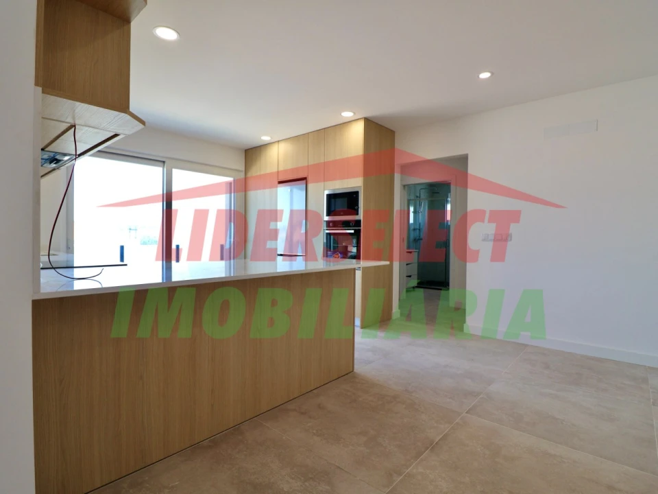 Apartamento T2 para Venda em Santa Maria, São Pedro e Matacães Foto 2