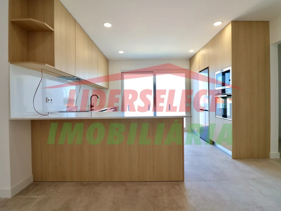 Apartamento T2 para Venda em Santa Maria, São Pedro e Matacães Foto 3