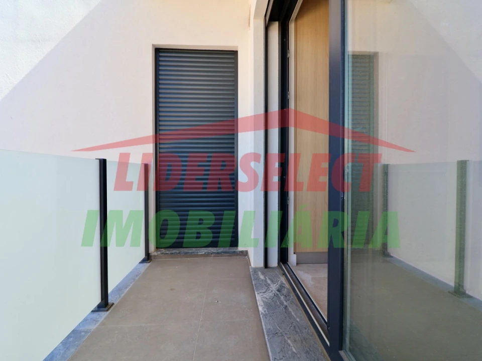 Apartamento T2 para Venda em Santa Maria, São Pedro e Matacães Foto 31