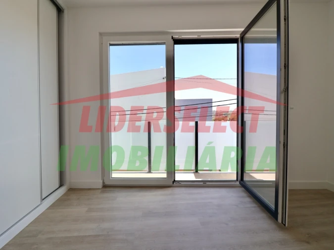 Apartamento T2 para Venda em Santa Maria, São Pedro e Matacães Foto 19