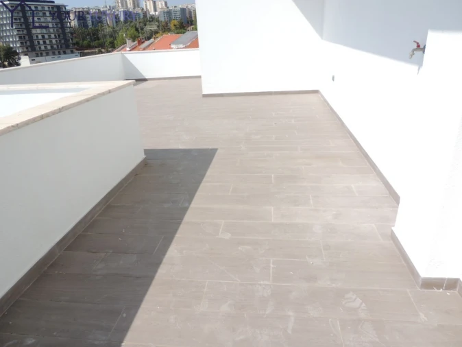 Apartamento T4 para Venda em Odivelas Foto 5