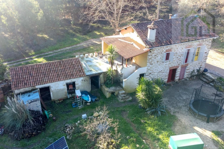 Quinta T2 para Venda em Beco Foto 1