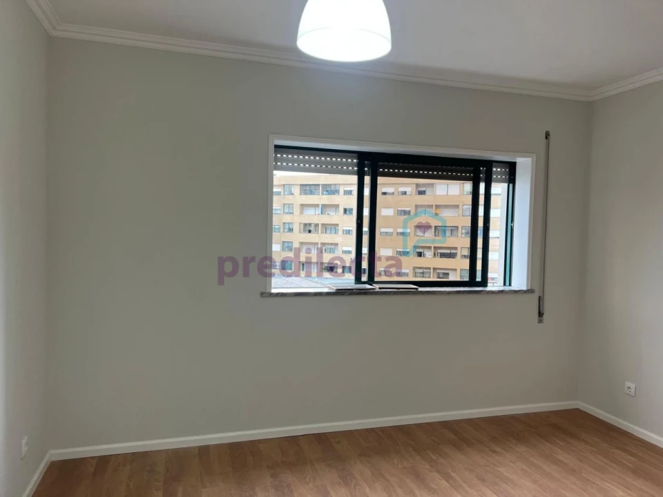 Apartamento T1 para Arrendamento em Paranhos Foto 6